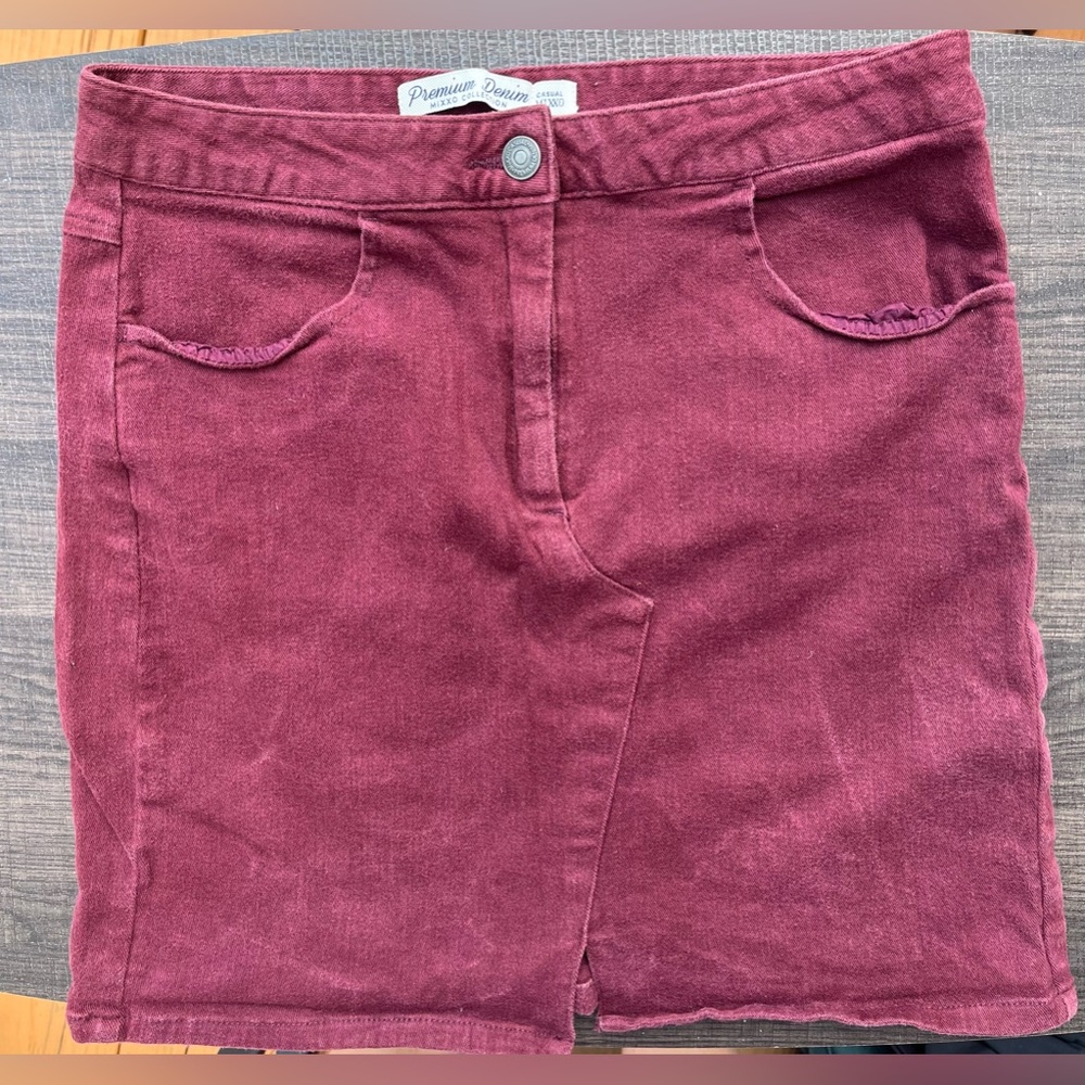 Mixxo collection size 28 (6 American size) burgundy skirt premium denim